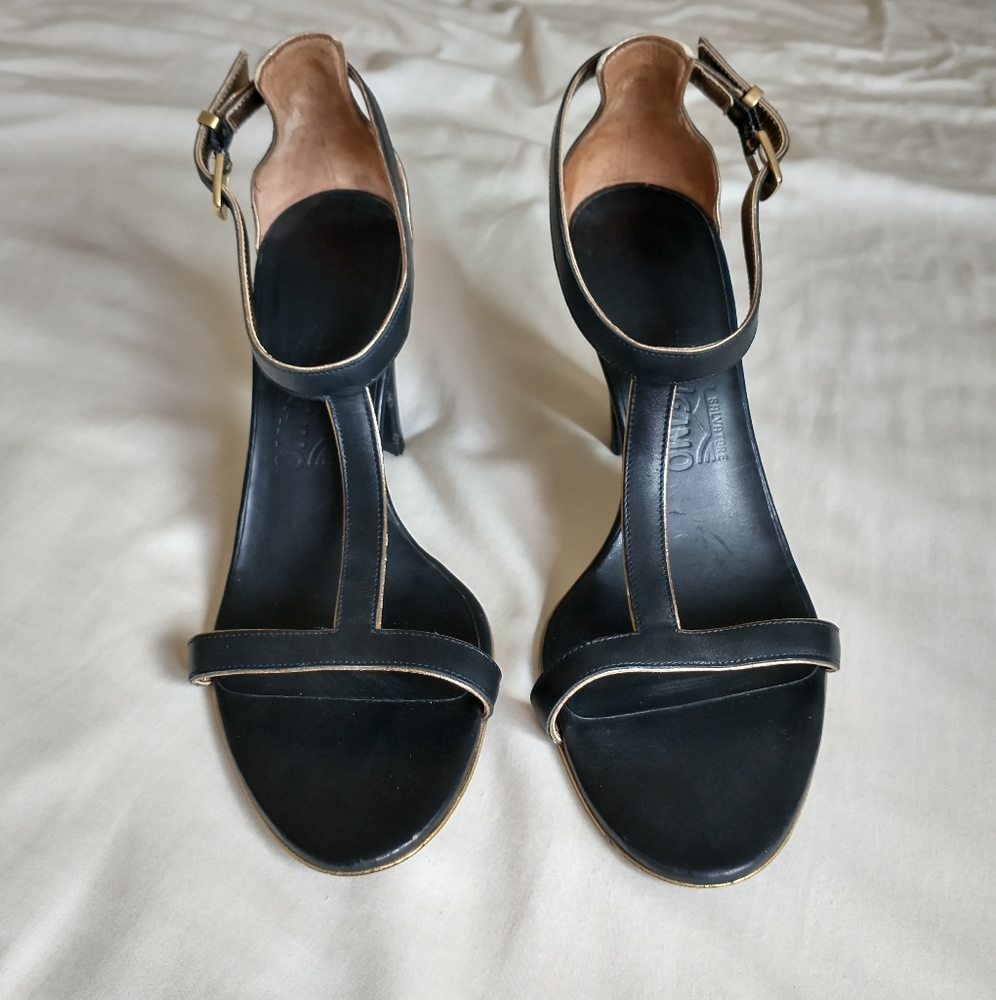Salvatore Ferragamo t-strap high heel sandals sz 8